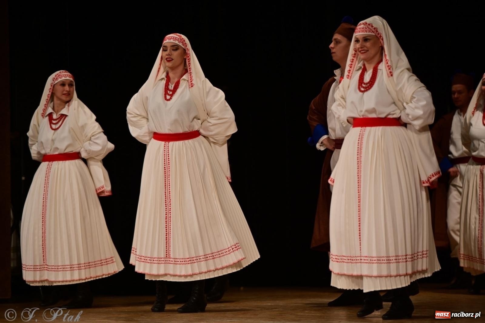 Zdjęcie w galerii na portalu naszraciborz.pl: Koncert charytatywny dla Judytki: taniec, folklor i świąteczne smaki zgromadziły tłumy wiadomości z regionu