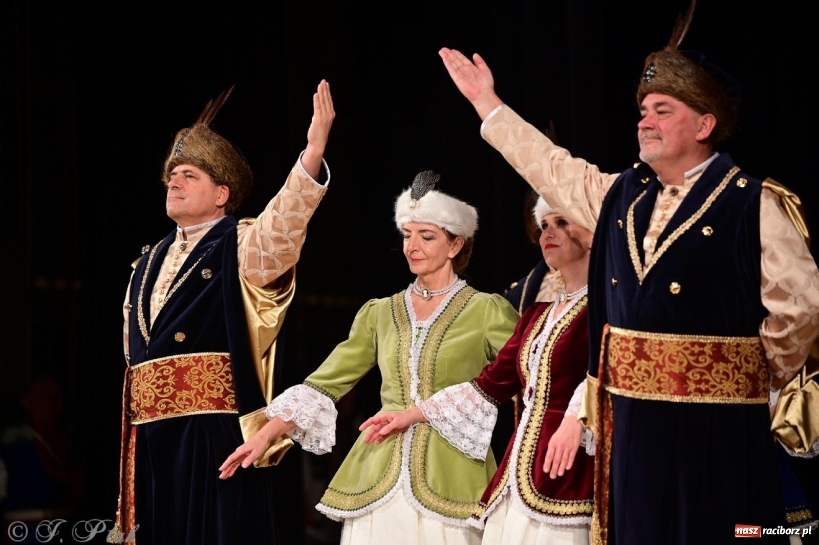 Zdjęcie w galerii na portalu naszraciborz.pl: Koncert charytatywny dla Judytki: taniec, folklor i świąteczne smaki zgromadziły tłumy wiadomości z regionu