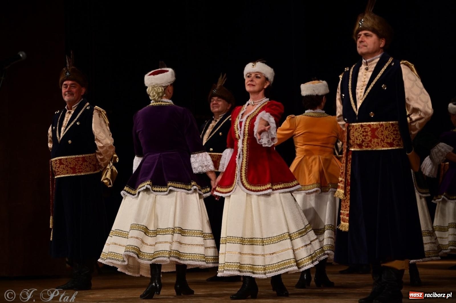 Zdjęcie w galerii na portalu naszraciborz.pl: Koncert charytatywny dla Judytki: taniec, folklor i świąteczne smaki zgromadziły tłumy wiadomości z regionu