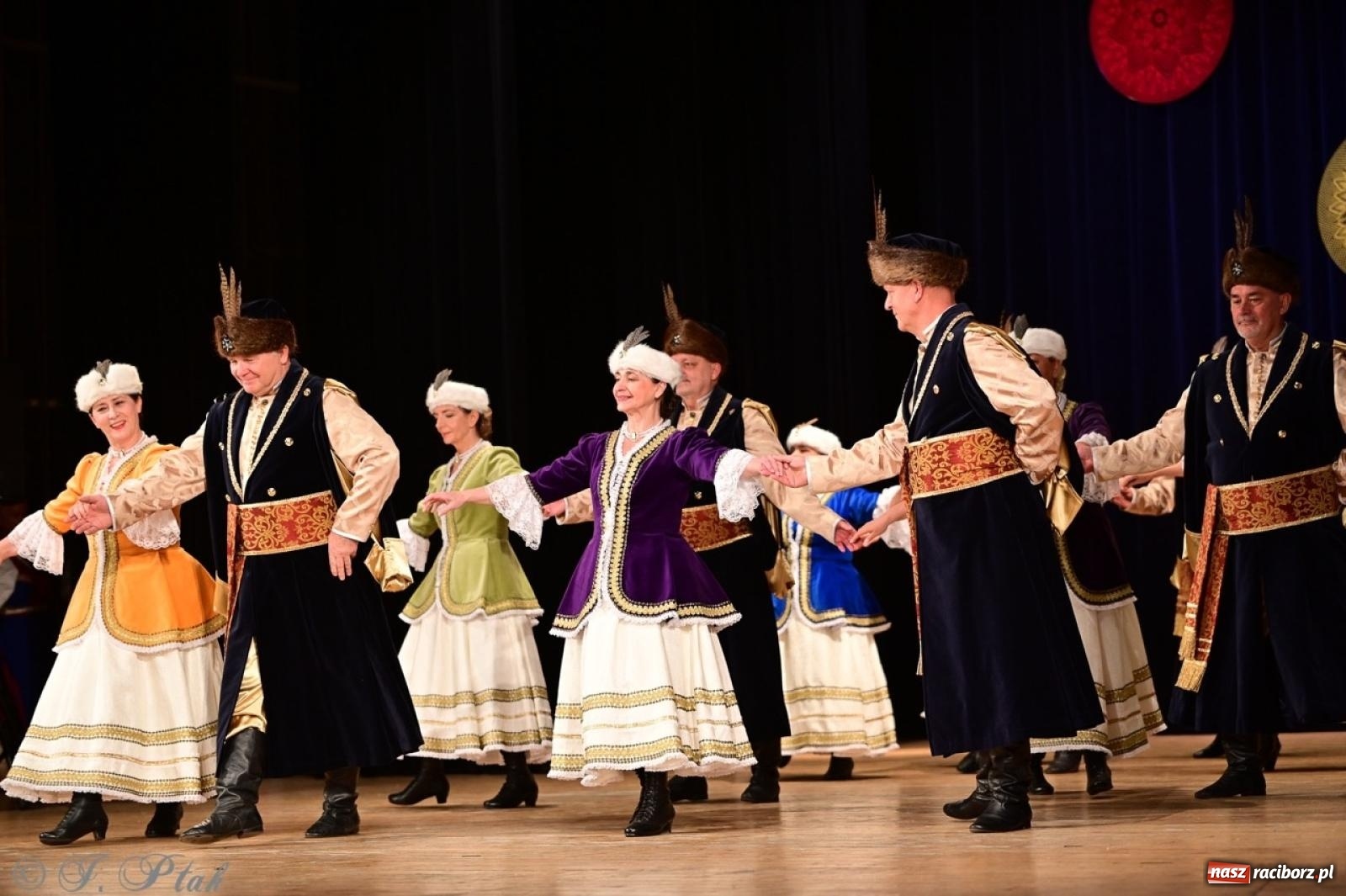 Zdjęcie w galerii na portalu naszraciborz.pl: Koncert charytatywny dla Judytki: taniec, folklor i świąteczne smaki zgromadziły tłumy wiadomości z regionu