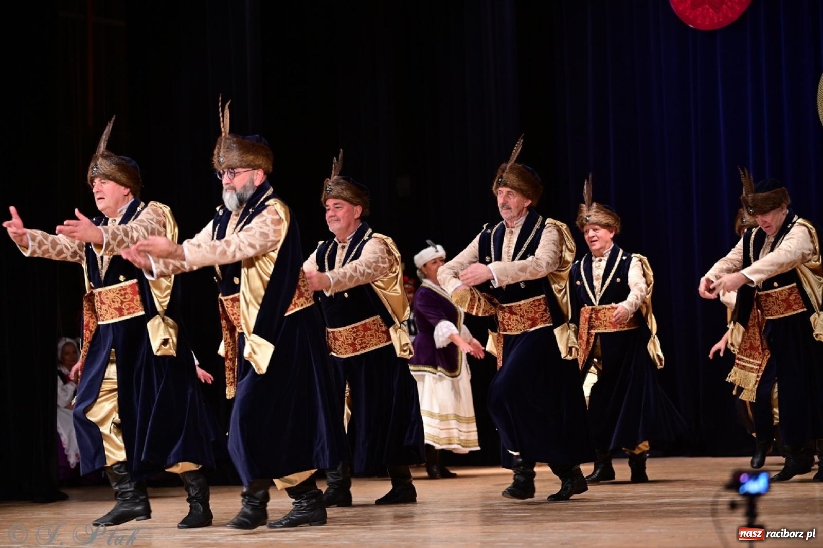 Zdjęcie w galerii na portalu naszraciborz.pl: Koncert charytatywny dla Judytki: taniec, folklor i świąteczne smaki zgromadziły tłumy wiadomości z regionu