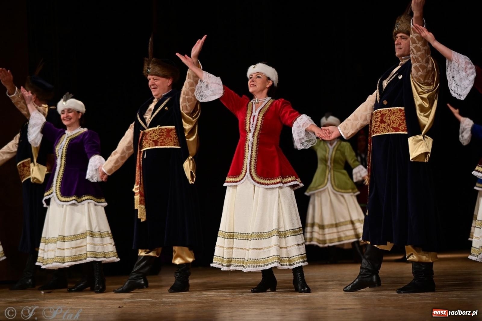Zdjęcie w galerii na portalu naszraciborz.pl: Koncert charytatywny dla Judytki: taniec, folklor i świąteczne smaki zgromadziły tłumy wiadomości z regionu