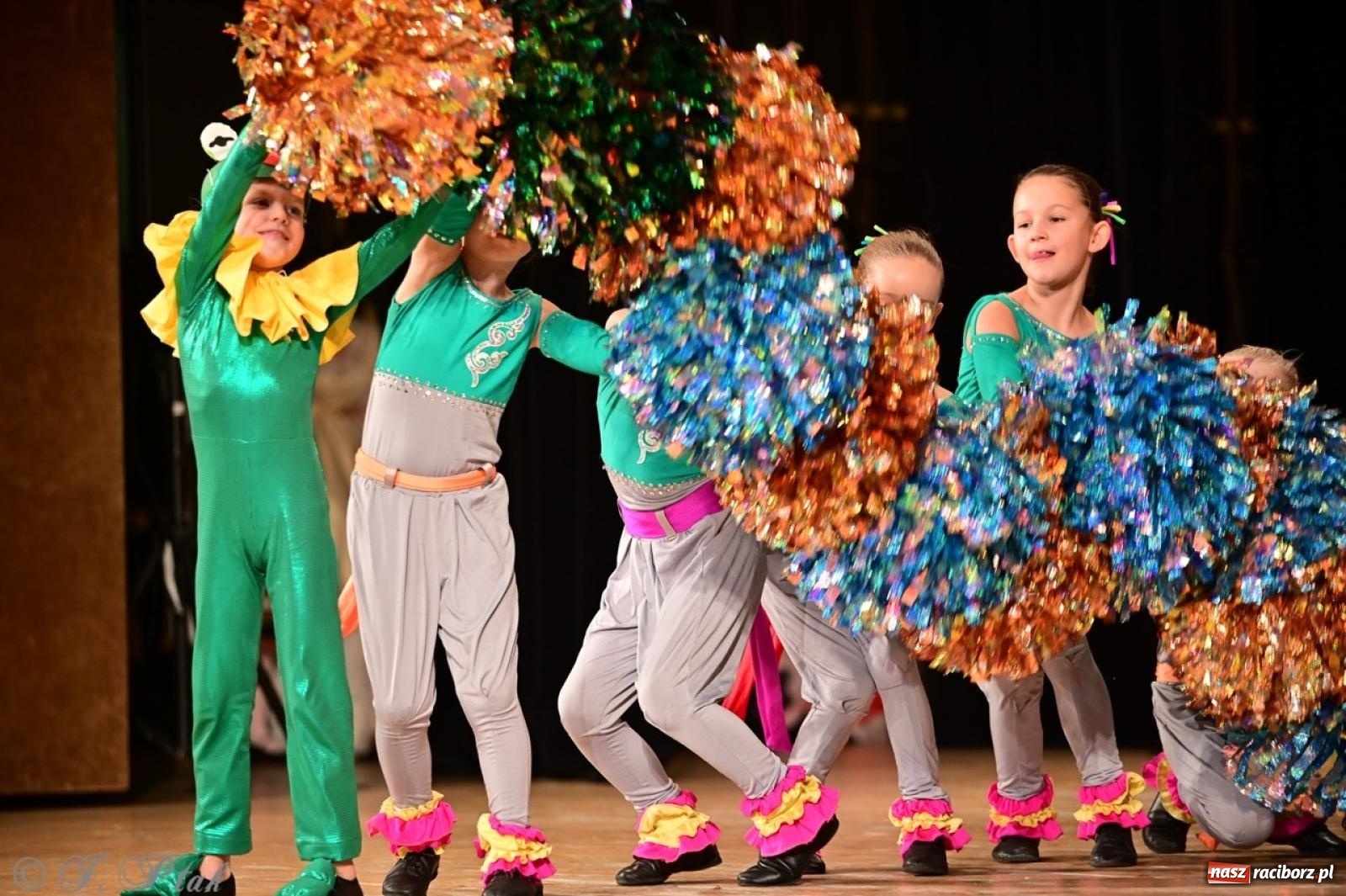 Zdjęcie w galerii na portalu naszraciborz.pl: Koncert charytatywny dla Judytki: taniec, folklor i świąteczne smaki zgromadziły tłumy wiadomości z regionu