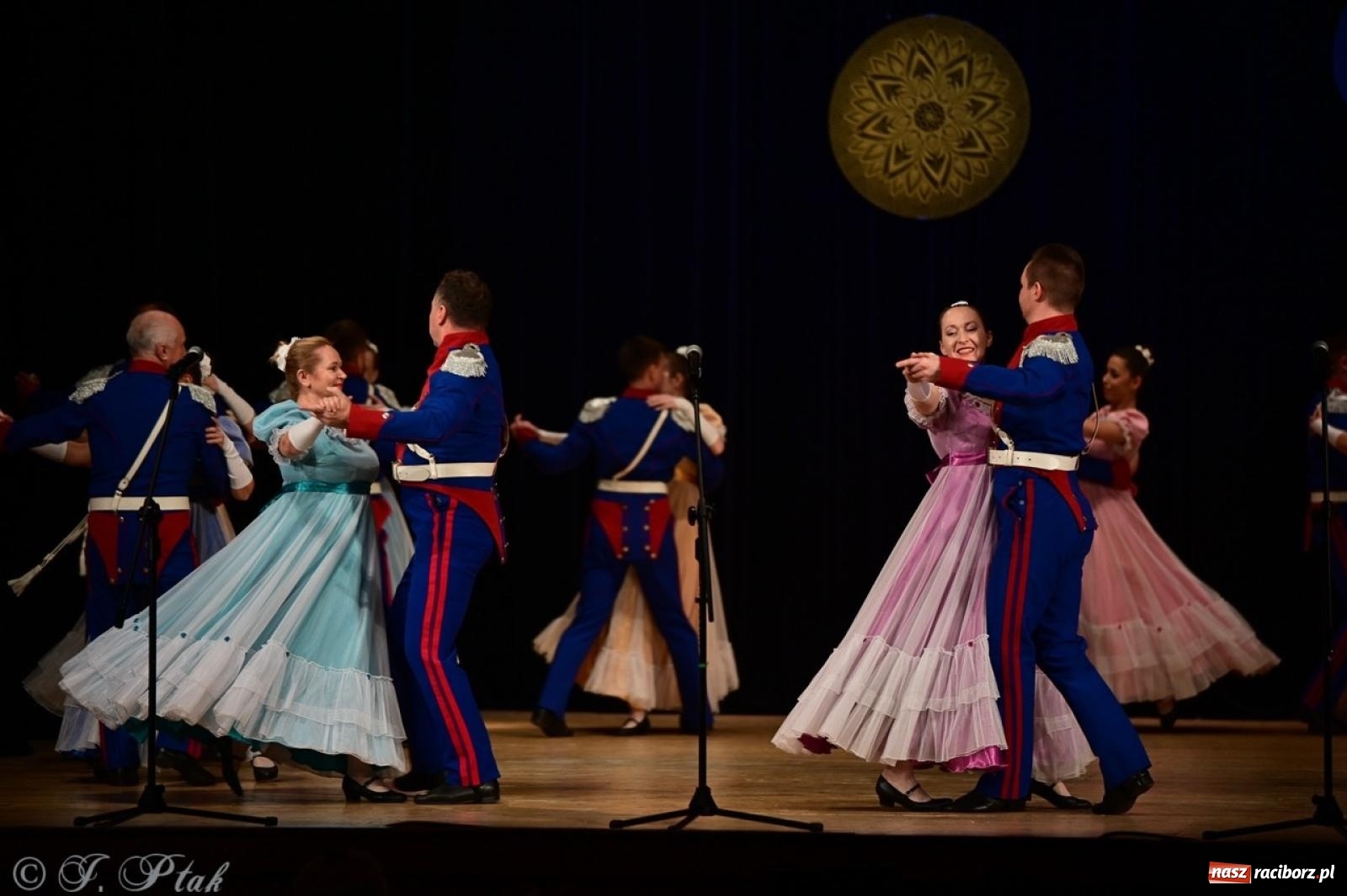 Zdjęcie w galerii na portalu naszraciborz.pl: Koncert charytatywny dla Judytki: taniec, folklor i świąteczne smaki zgromadziły tłumy wiadomości z regionu