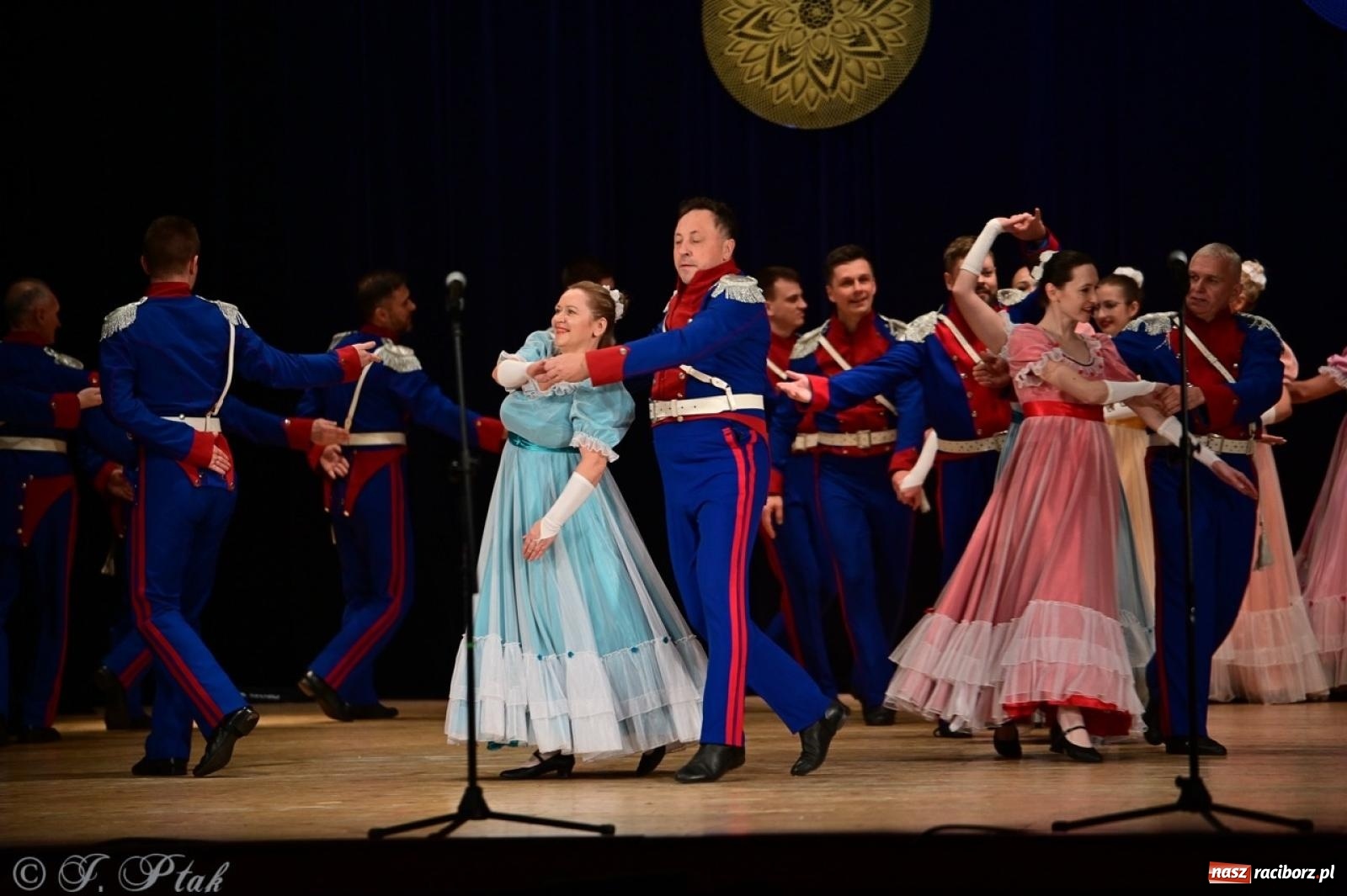 Zdjęcie w galerii na portalu naszraciborz.pl: Koncert charytatywny dla Judytki: taniec, folklor i świąteczne smaki zgromadziły tłumy wiadomości z regionu