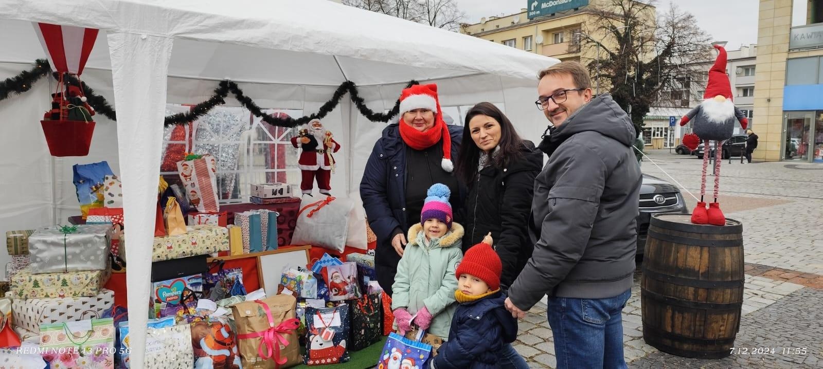 Zdjęcie w galerii na portalu naszraciborz.pl: Podaj prezent – raciborzanie okazali wielkie serca wiadomości z regionu