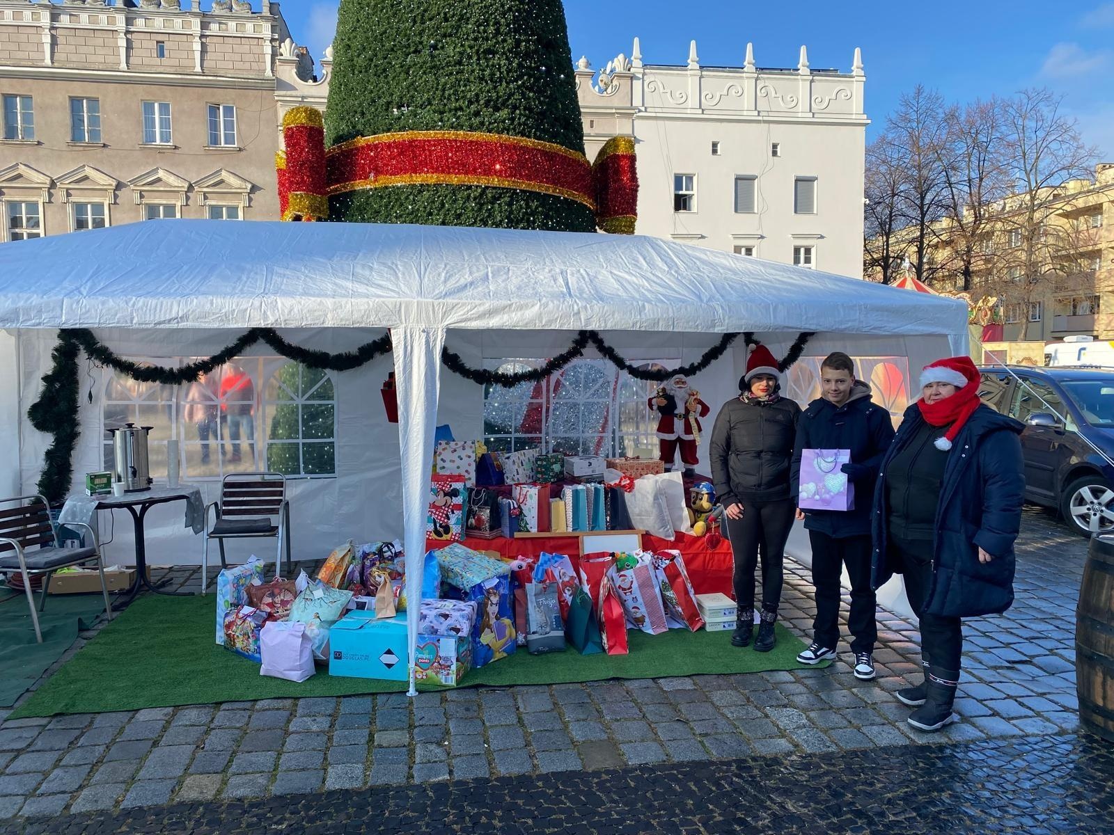 Zdjęcie w galerii na portalu naszraciborz.pl: Podaj prezent – raciborzanie okazali wielkie serca wiadomości z regionu