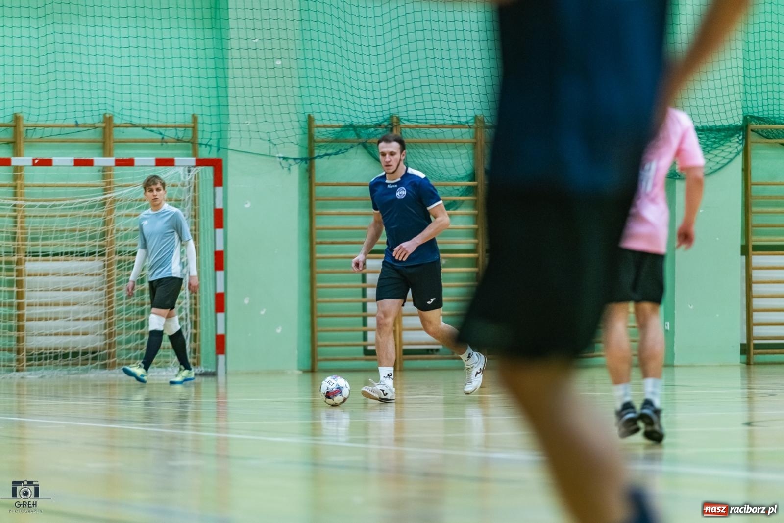 Zdjęcie w galerii na portalu naszraciborz.pl: HLPN. Wyrównane pojedynki na parkiecie hali przy Łąkowej [FOTO] wiadomości z regionu