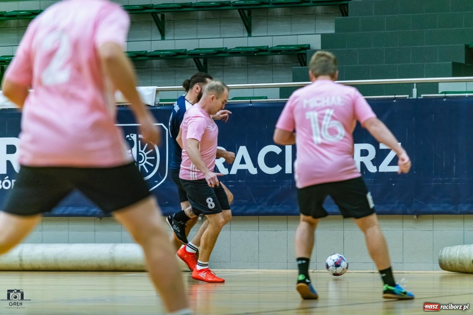 Zdjęcie w galerii na portalu naszraciborz.pl: HLPN. Wyrównane pojedynki na parkiecie hali przy Łąkowej [FOTO] wiadomości z regionu