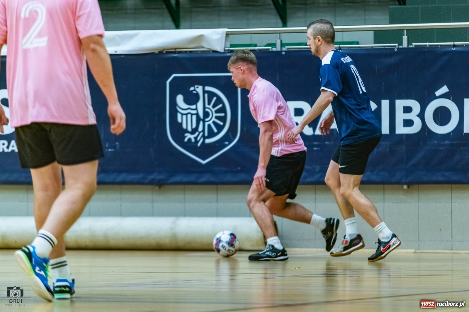 Zdjęcie w galerii na portalu naszraciborz.pl: HLPN. Wyrównane pojedynki na parkiecie hali przy Łąkowej [FOTO] wiadomości z regionu