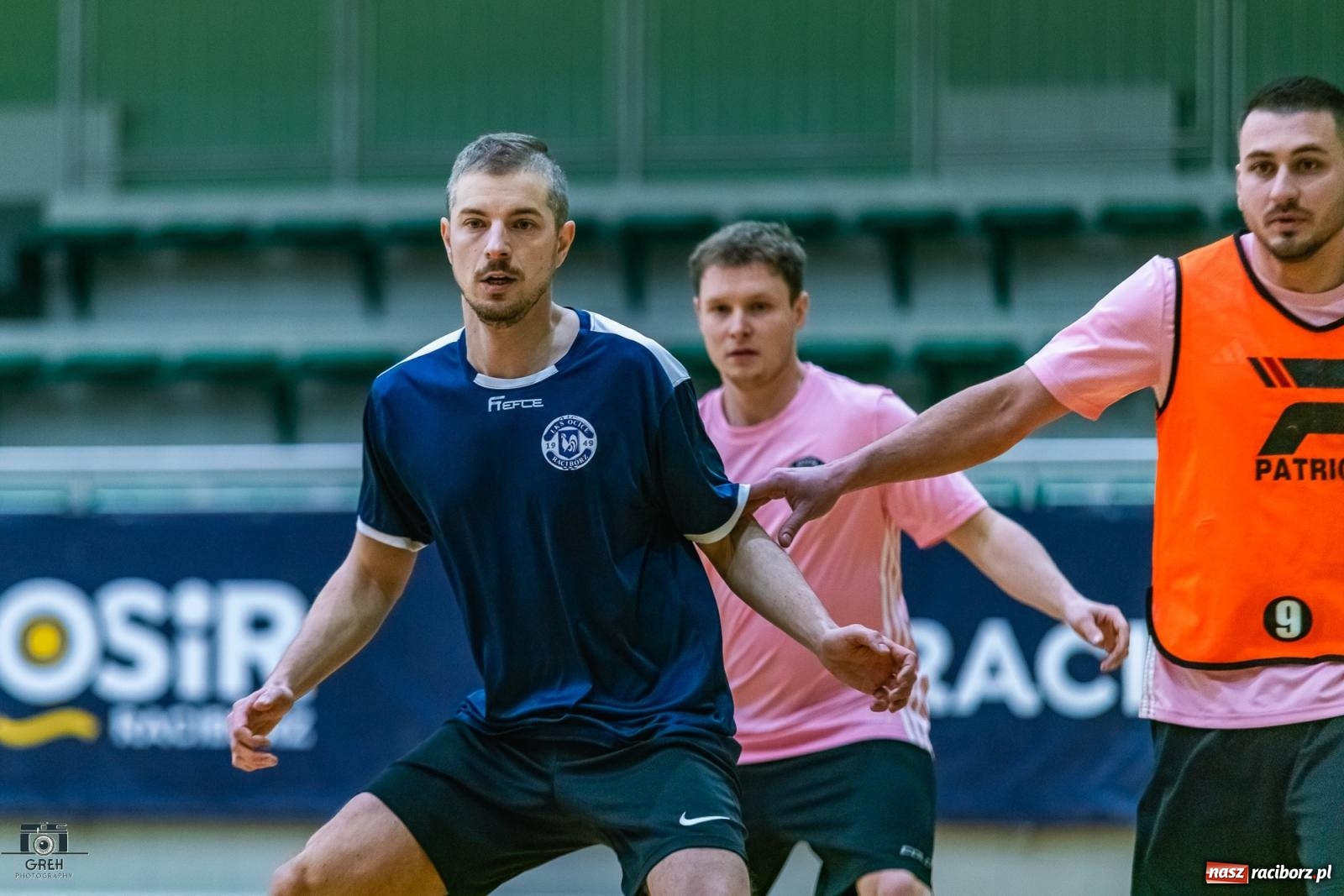 Zdjęcie w galerii na portalu naszraciborz.pl: HLPN. Wyrównane pojedynki na parkiecie hali przy Łąkowej [FOTO] wiadomości z regionu