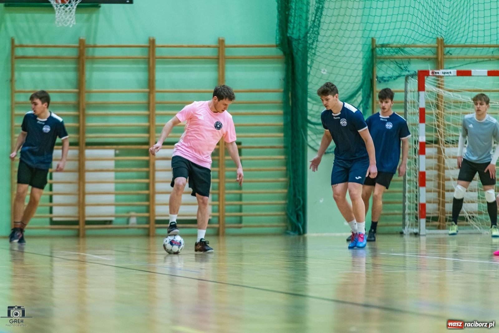 Zdjęcie w galerii na portalu naszraciborz.pl: HLPN. Wyrównane pojedynki na parkiecie hali przy Łąkowej [FOTO] wiadomości z regionu