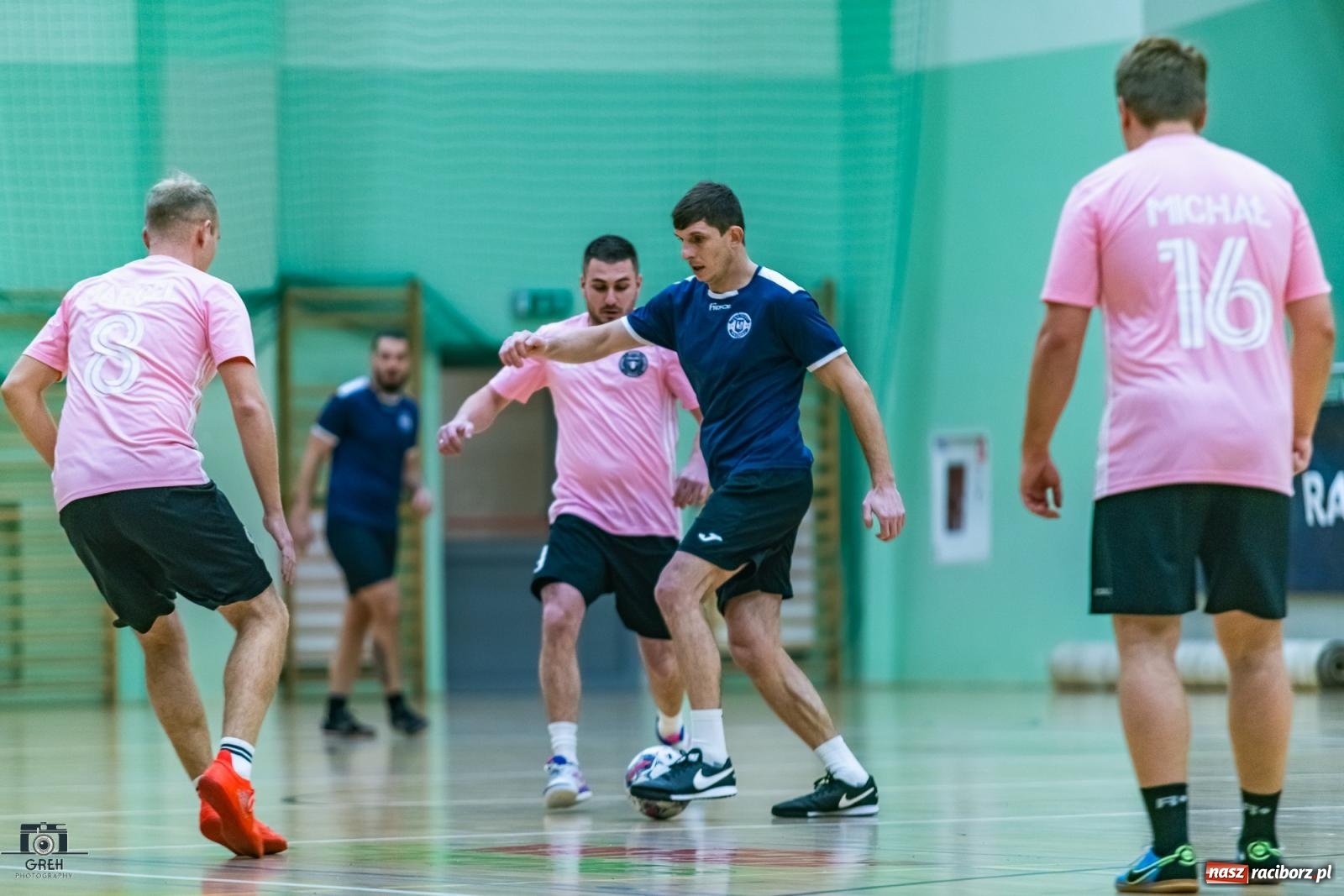 Zdjęcie w galerii na portalu naszraciborz.pl: HLPN. Wyrównane pojedynki na parkiecie hali przy Łąkowej [FOTO] wiadomości z regionu