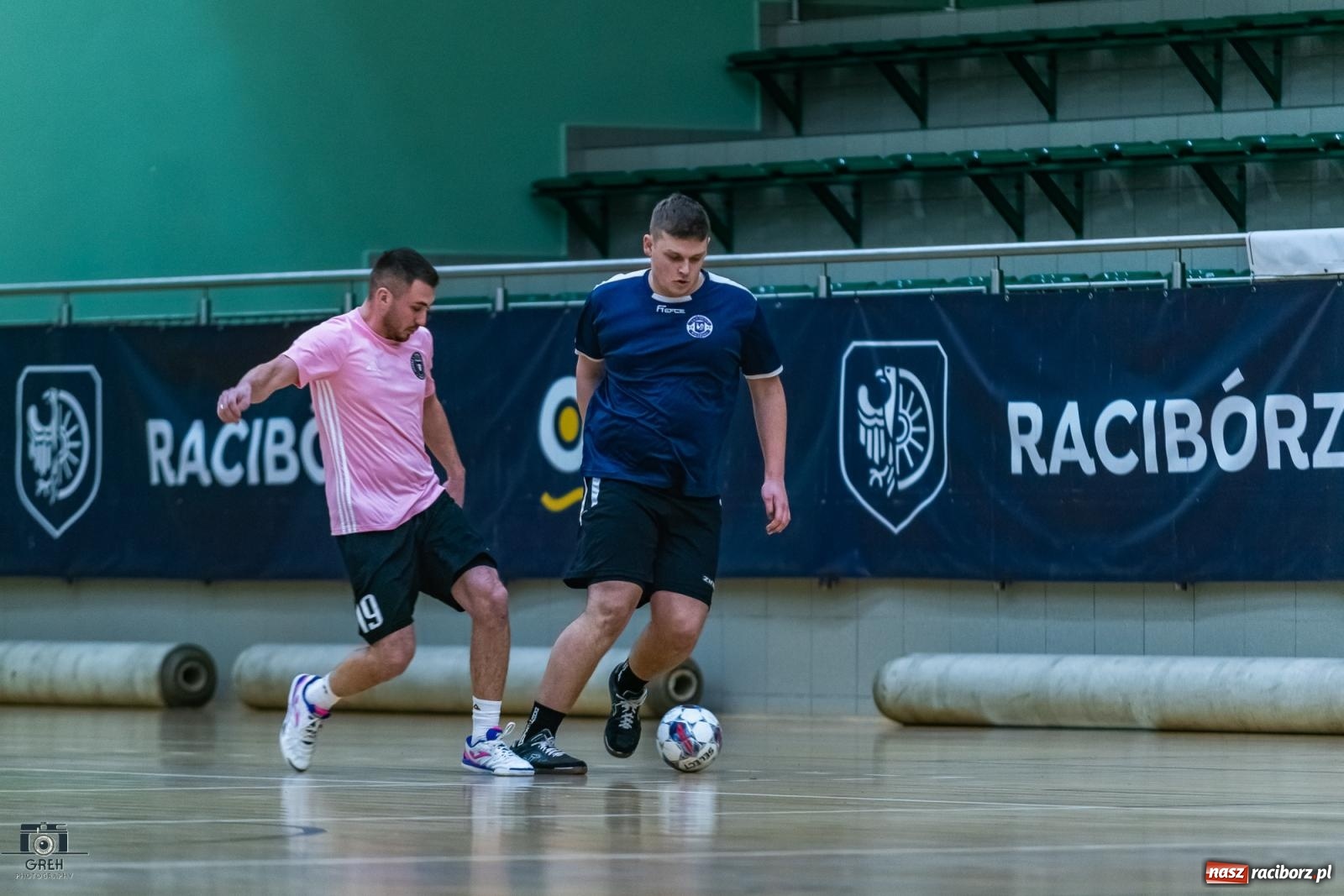Zdjęcie w galerii na portalu naszraciborz.pl: HLPN. Wyrównane pojedynki na parkiecie hali przy Łąkowej [FOTO] wiadomości z regionu