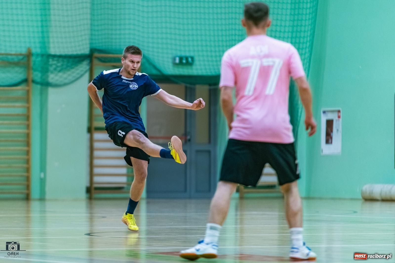 Zdjęcie w galerii na portalu naszraciborz.pl: HLPN. Wyrównane pojedynki na parkiecie hali przy Łąkowej [FOTO] wiadomości z regionu
