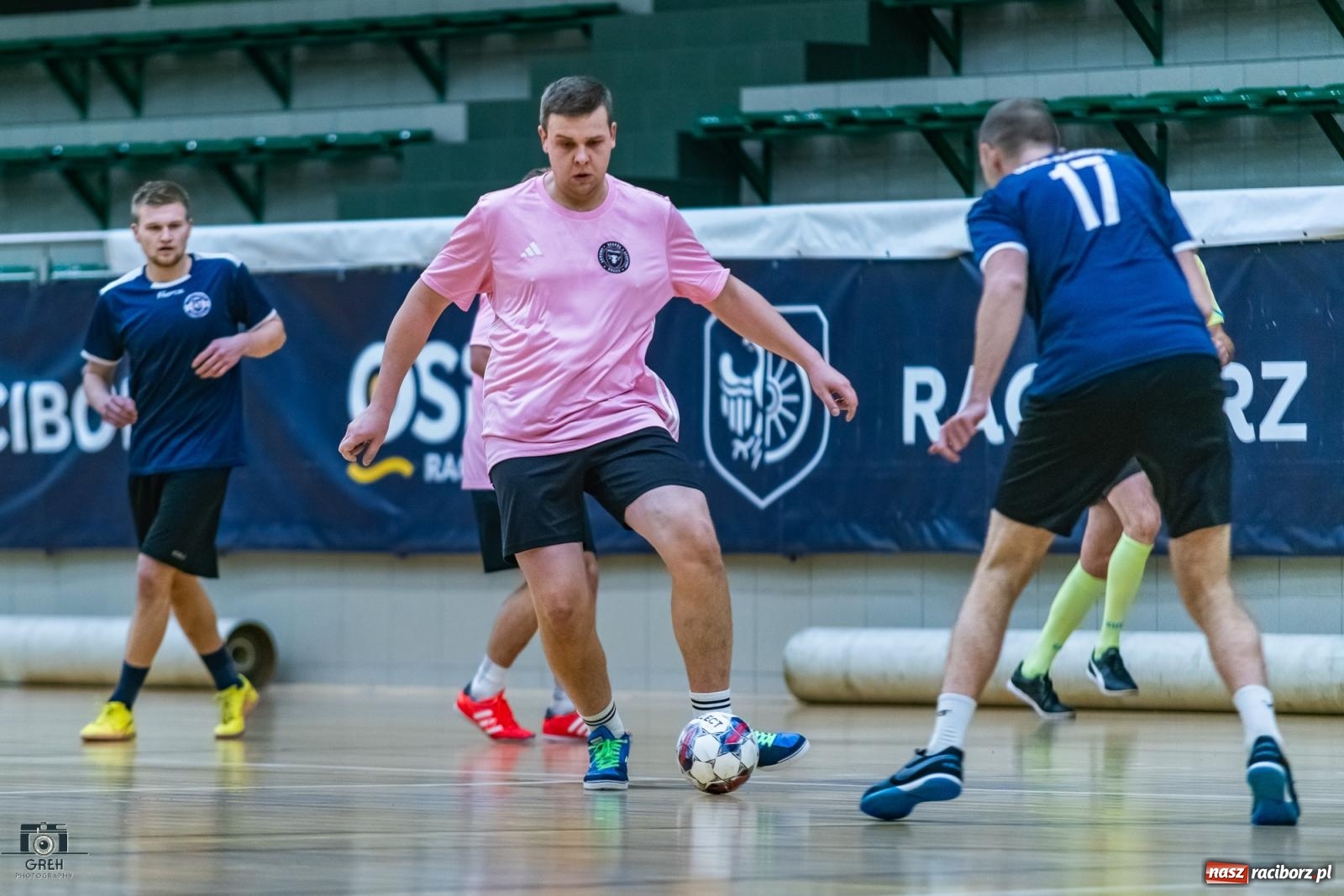 Zdjęcie w galerii na portalu naszraciborz.pl: HLPN. Wyrównane pojedynki na parkiecie hali przy Łąkowej [FOTO] wiadomości z regionu