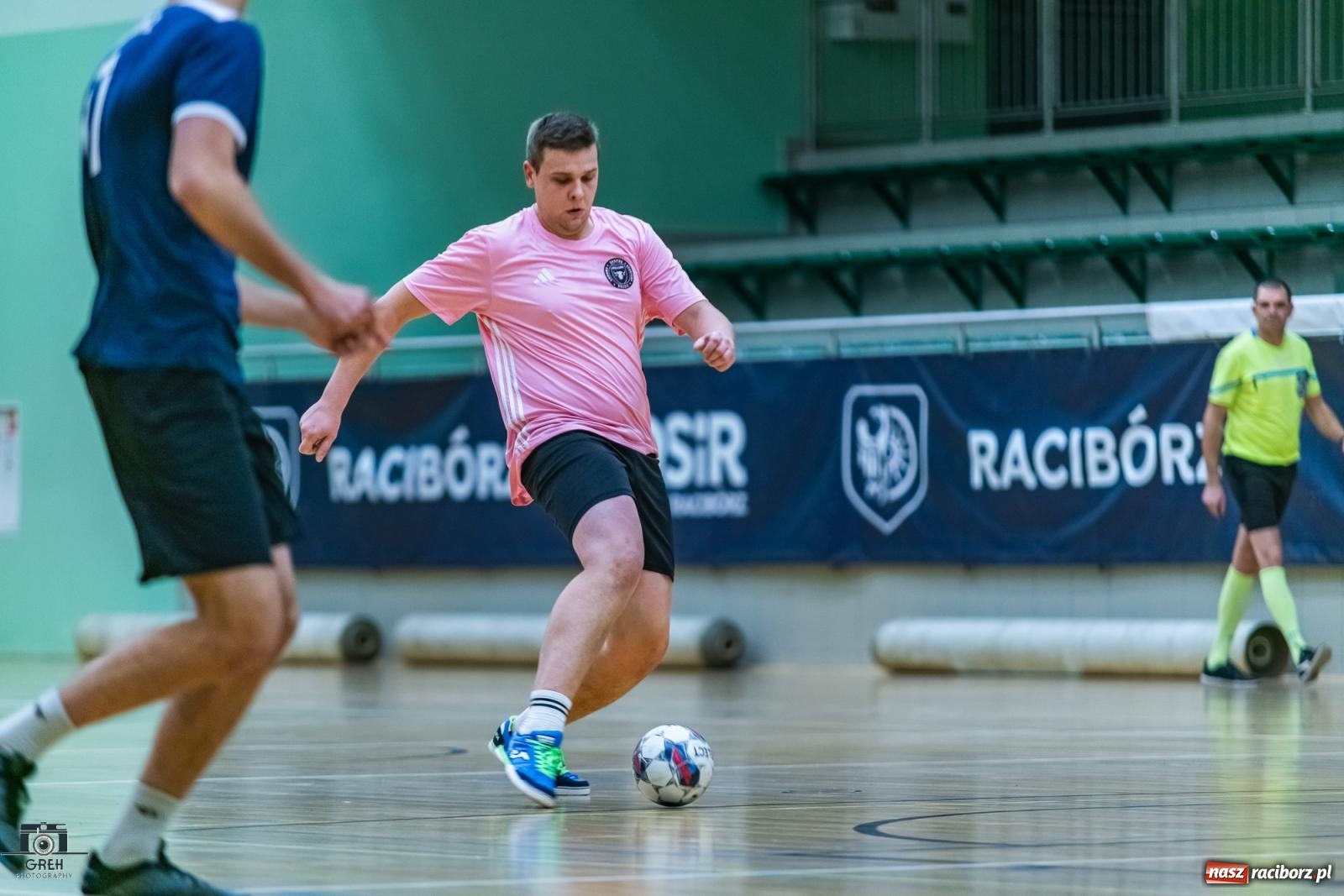 Zdjęcie w galerii na portalu naszraciborz.pl: HLPN. Wyrównane pojedynki na parkiecie hali przy Łąkowej [FOTO] wiadomości z regionu