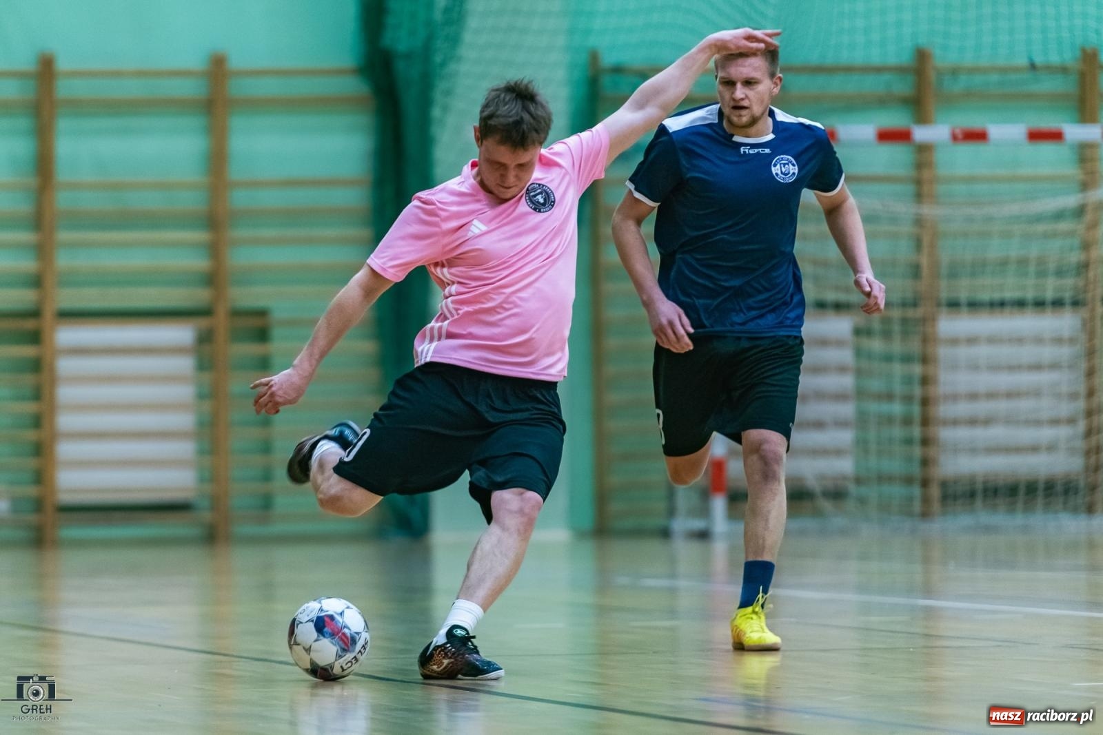 Zdjęcie w galerii na portalu naszraciborz.pl: HLPN. Wyrównane pojedynki na parkiecie hali przy Łąkowej [FOTO] wiadomości z regionu