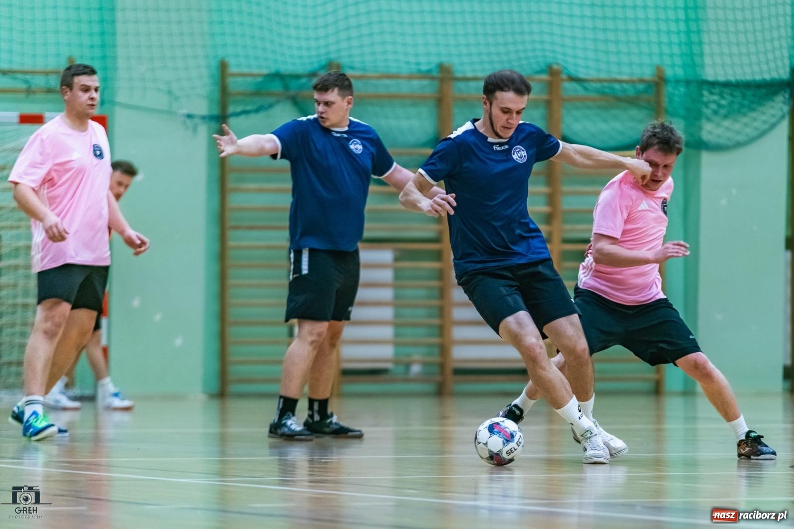 Zdjęcie w galerii na portalu naszraciborz.pl: HLPN. Wyrównane pojedynki na parkiecie hali przy Łąkowej [FOTO] wiadomości z regionu