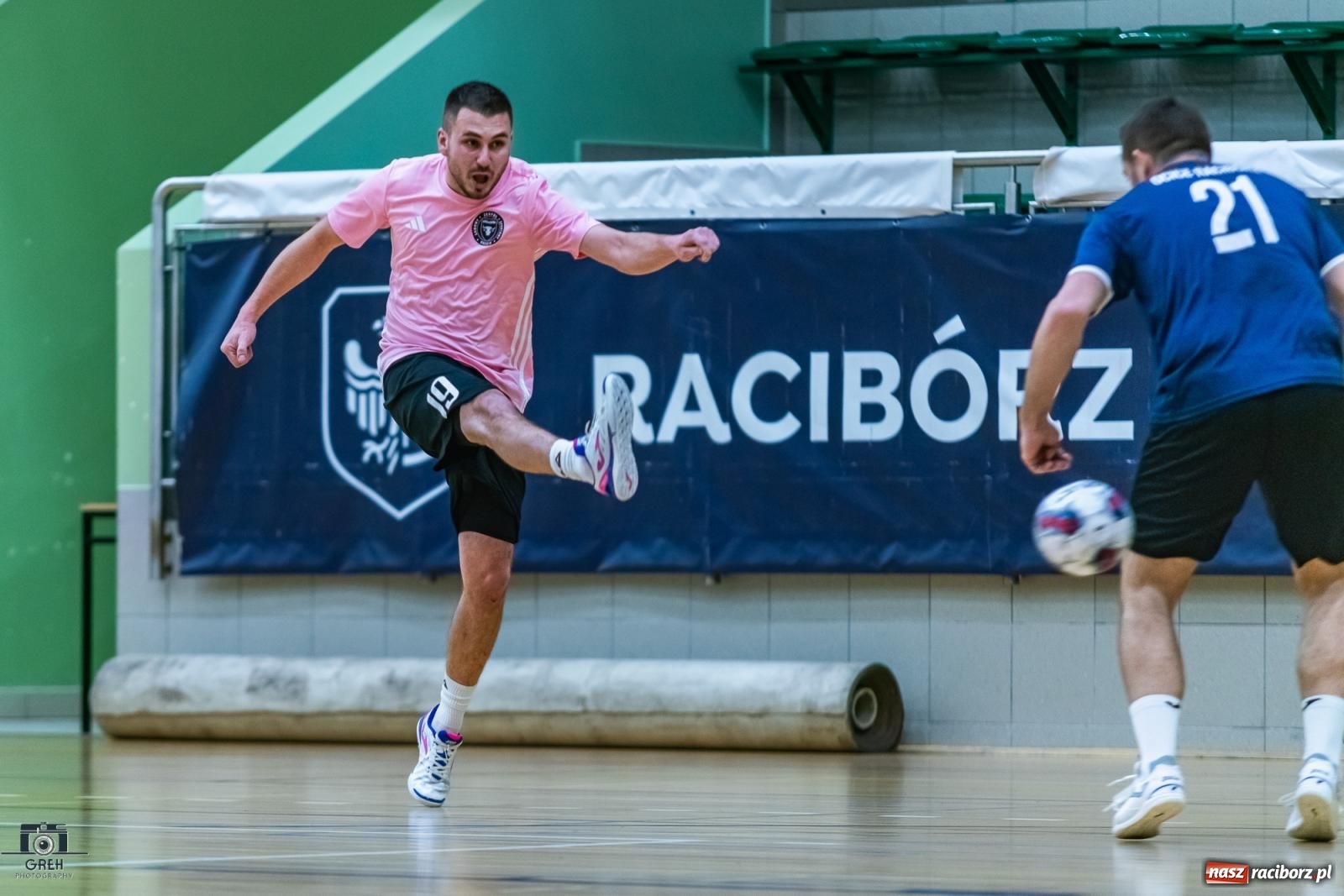 Zdjęcie w galerii na portalu naszraciborz.pl: HLPN. Wyrównane pojedynki na parkiecie hali przy Łąkowej [FOTO] wiadomości z regionu