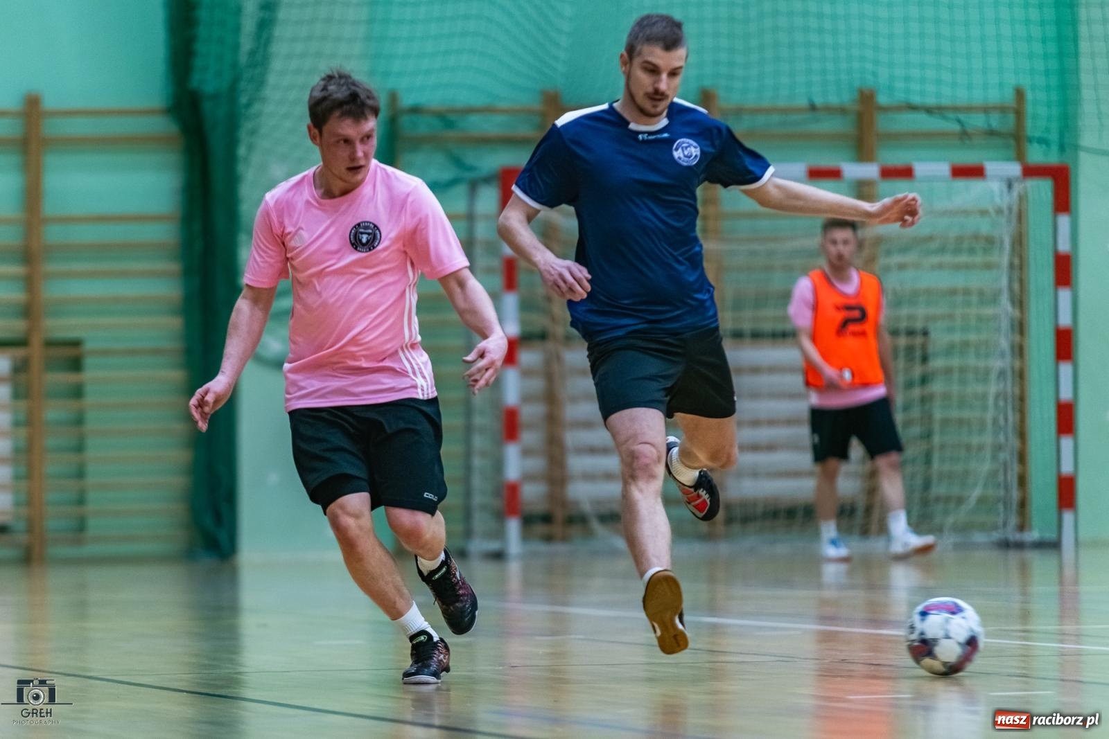 Zdjęcie w galerii na portalu naszraciborz.pl: HLPN. Wyrównane pojedynki na parkiecie hali przy Łąkowej [FOTO] wiadomości z regionu