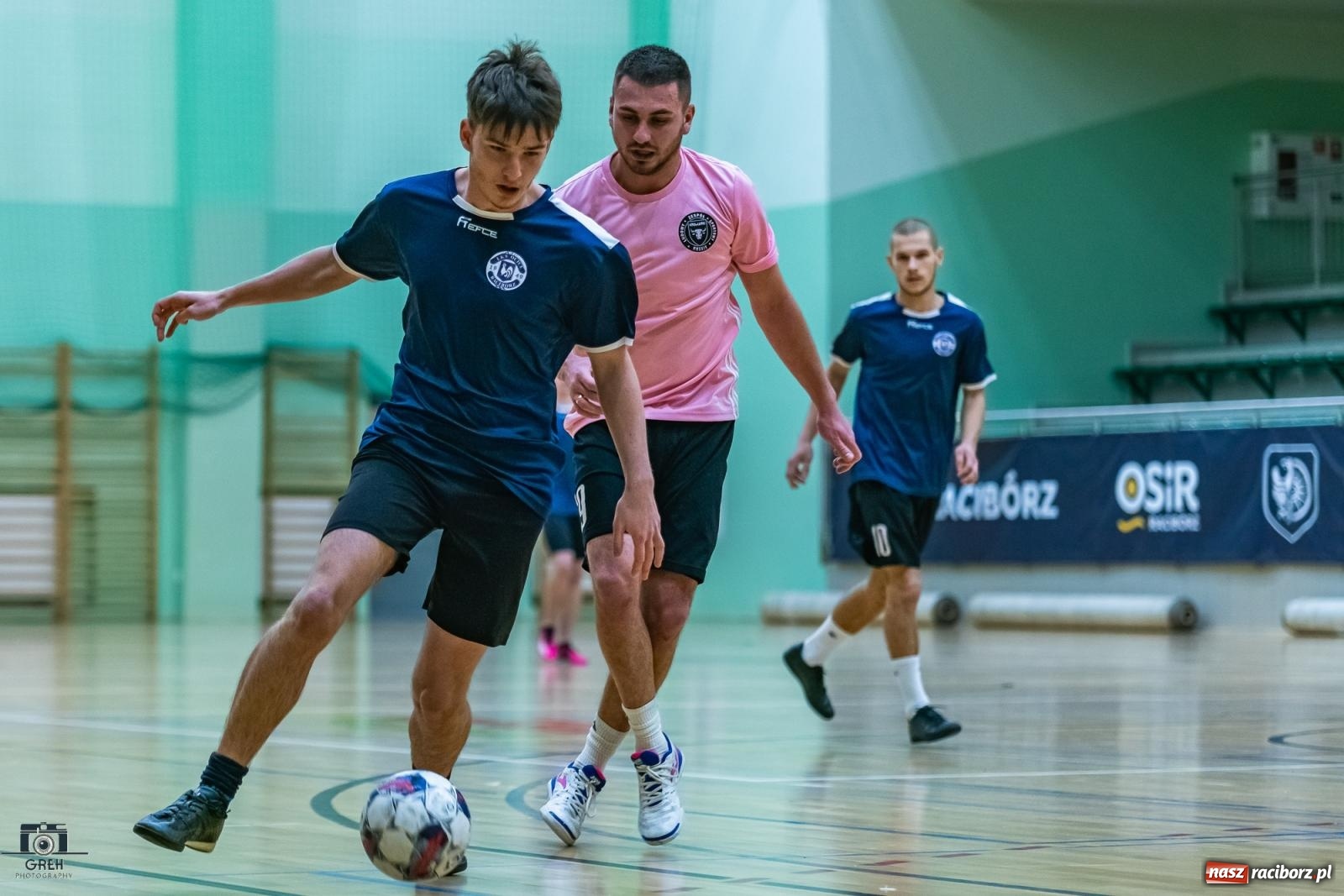 Zdjęcie w galerii na portalu naszraciborz.pl: HLPN. Wyrównane pojedynki na parkiecie hali przy Łąkowej [FOTO] wiadomości z regionu