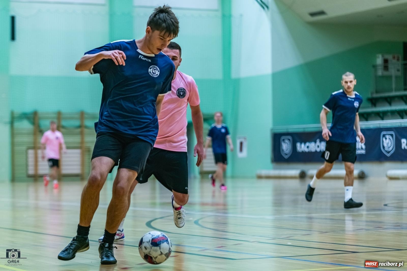 Zdjęcie w galerii na portalu naszraciborz.pl: HLPN. Wyrównane pojedynki na parkiecie hali przy Łąkowej [FOTO] wiadomości z regionu