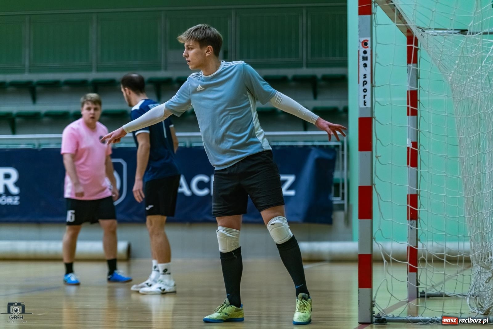 Zdjęcie w galerii na portalu naszraciborz.pl: HLPN. Wyrównane pojedynki na parkiecie hali przy Łąkowej [FOTO] wiadomości z regionu