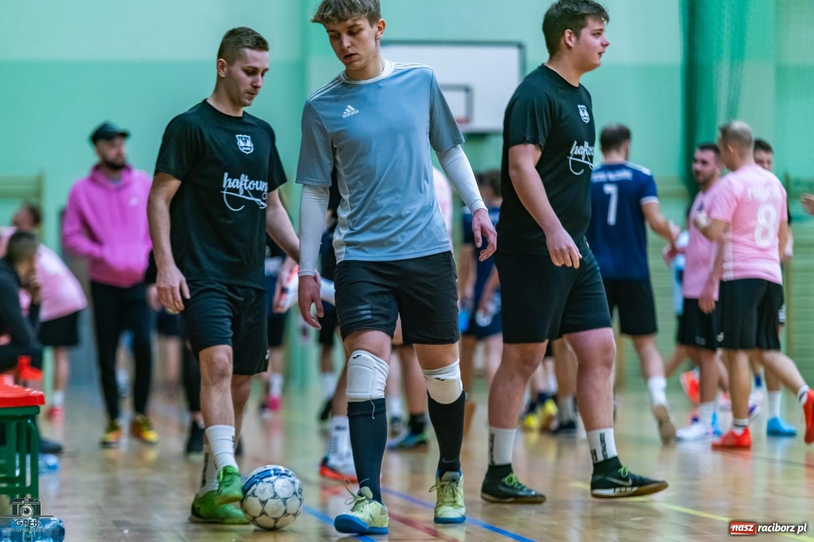Zdjęcie w galerii na portalu naszraciborz.pl: HLPN. Wyrównane pojedynki na parkiecie hali przy Łąkowej [FOTO] wiadomości z regionu