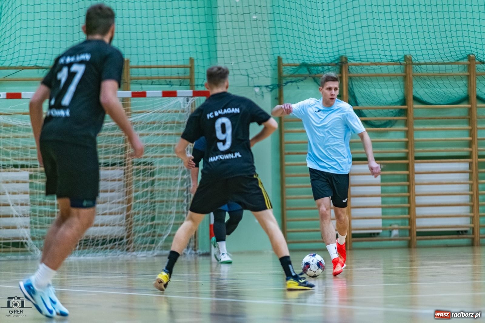 Zdjęcie w galerii na portalu naszraciborz.pl: HLPN. Wyrównane pojedynki na parkiecie hali przy Łąkowej [FOTO] wiadomości z regionu