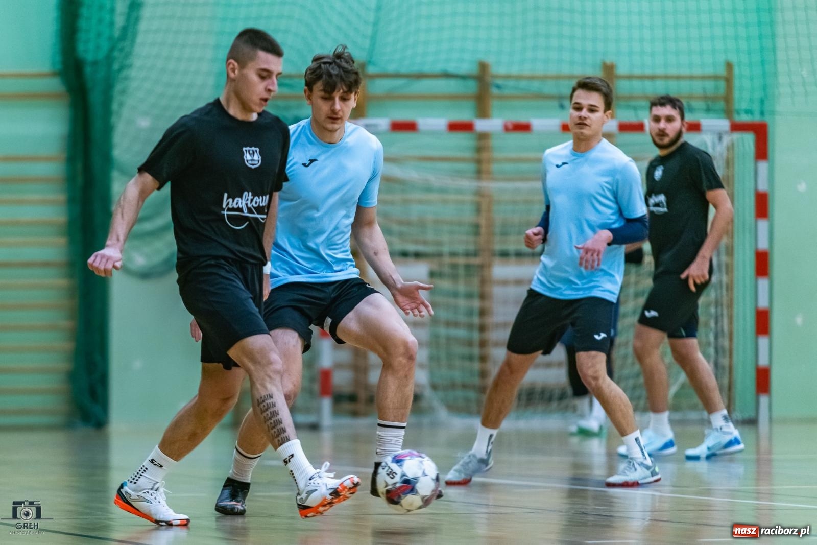 Zdjęcie w galerii na portalu naszraciborz.pl: HLPN. Wyrównane pojedynki na parkiecie hali przy Łąkowej [FOTO] wiadomości z regionu