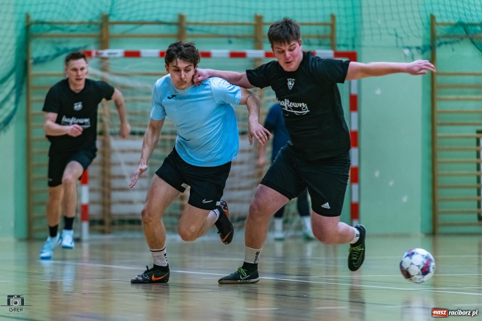 Zdjęcie w galerii na portalu naszraciborz.pl: HLPN. Wyrównane pojedynki na parkiecie hali przy Łąkowej [FOTO] wiadomości z regionu