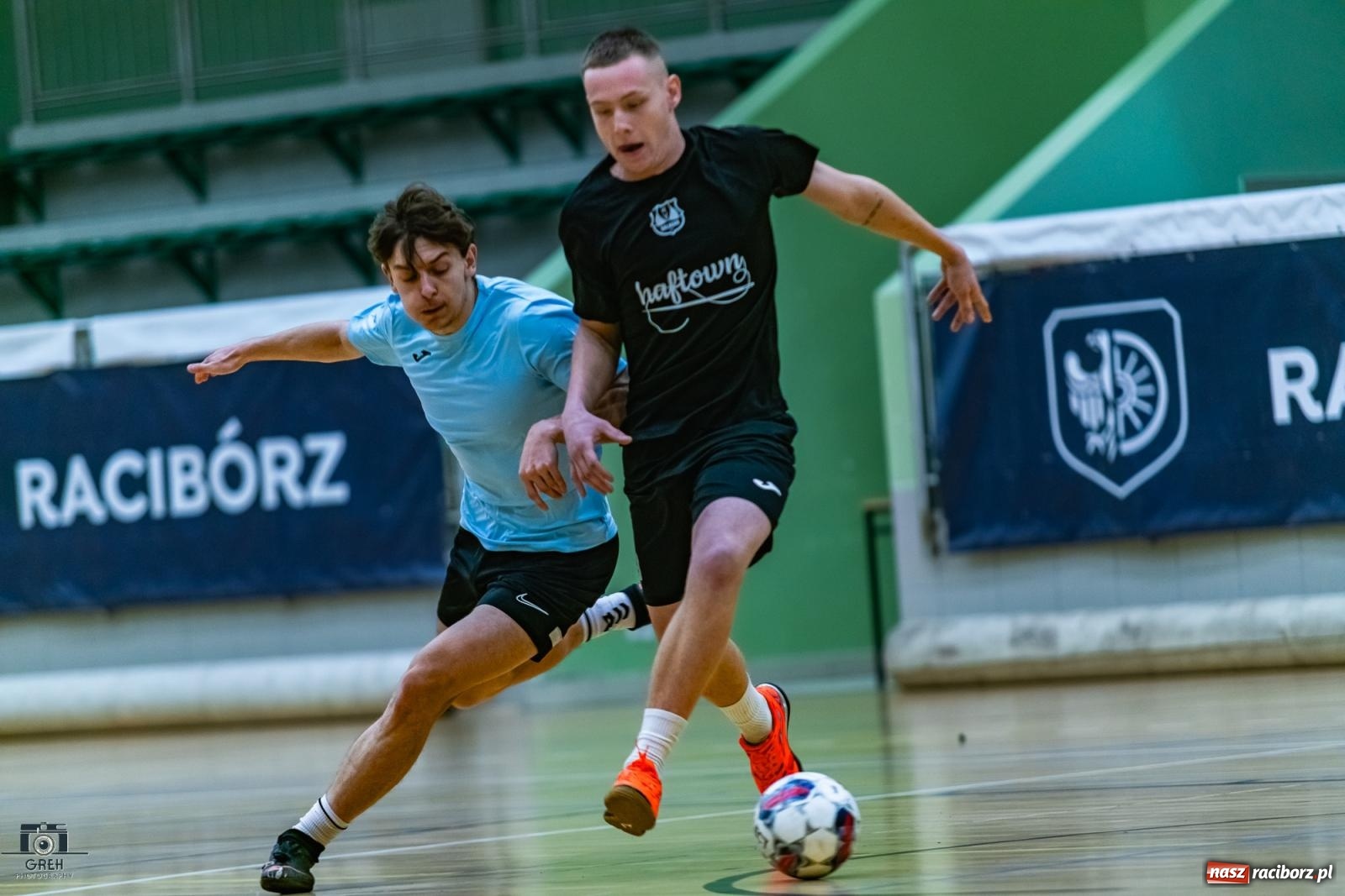 Zdjęcie w galerii na portalu naszraciborz.pl: HLPN. Wyrównane pojedynki na parkiecie hali przy Łąkowej [FOTO] wiadomości z regionu
