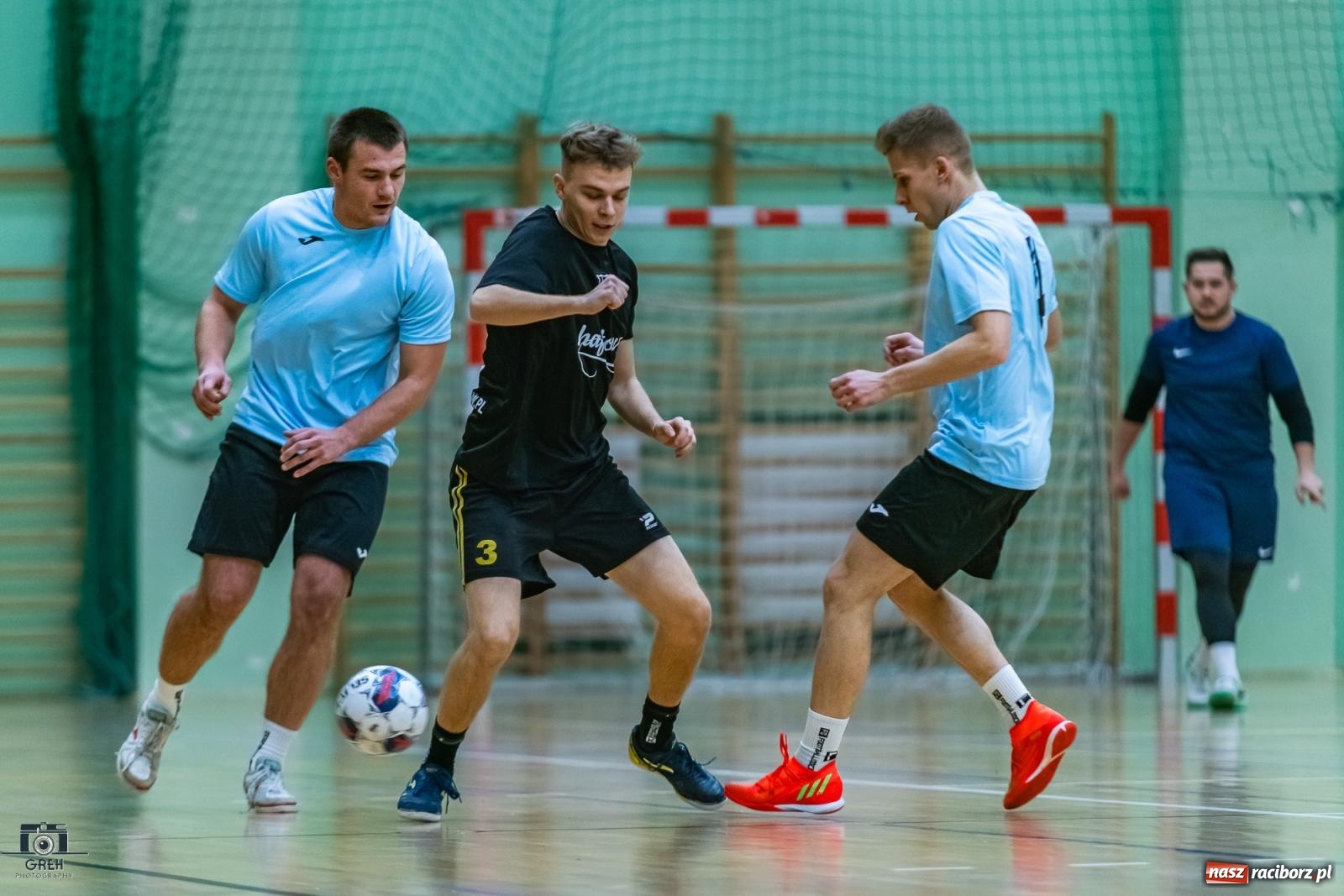 Zdjęcie w galerii na portalu naszraciborz.pl: HLPN. Wyrównane pojedynki na parkiecie hali przy Łąkowej [FOTO] wiadomości z regionu