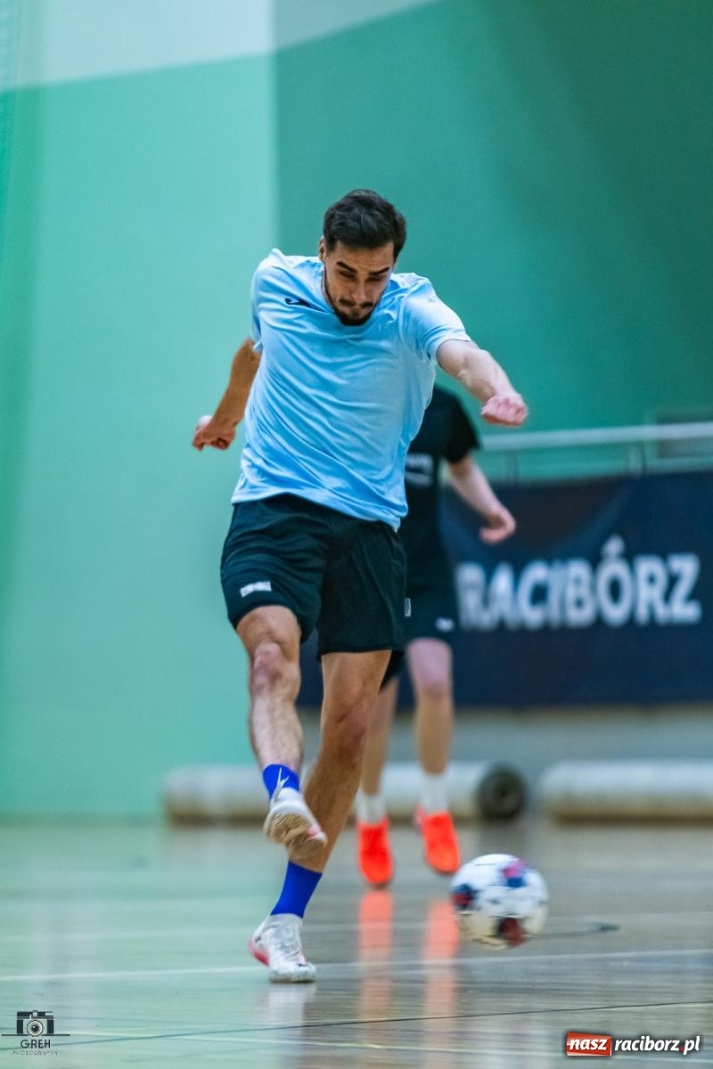Zdjęcie w galerii na portalu naszraciborz.pl: HLPN. Wyrównane pojedynki na parkiecie hali przy Łąkowej [FOTO] wiadomości z regionu