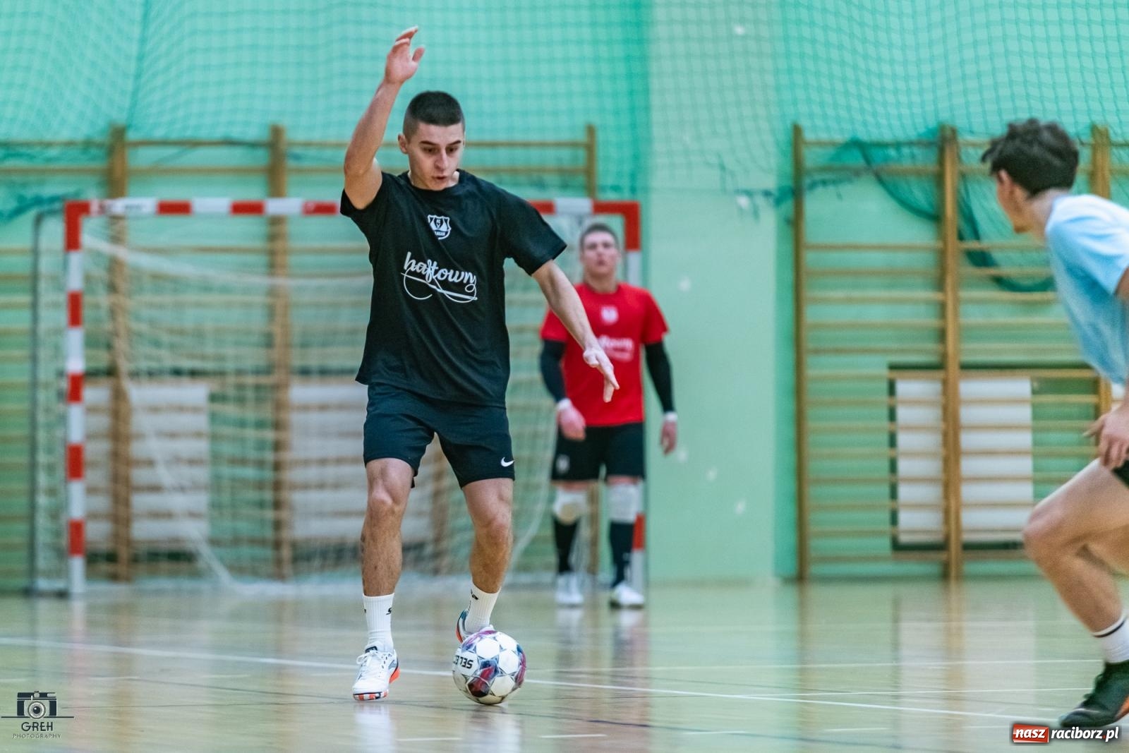 Zdjęcie w galerii na portalu naszraciborz.pl: HLPN. Wyrównane pojedynki na parkiecie hali przy Łąkowej [FOTO] wiadomości z regionu