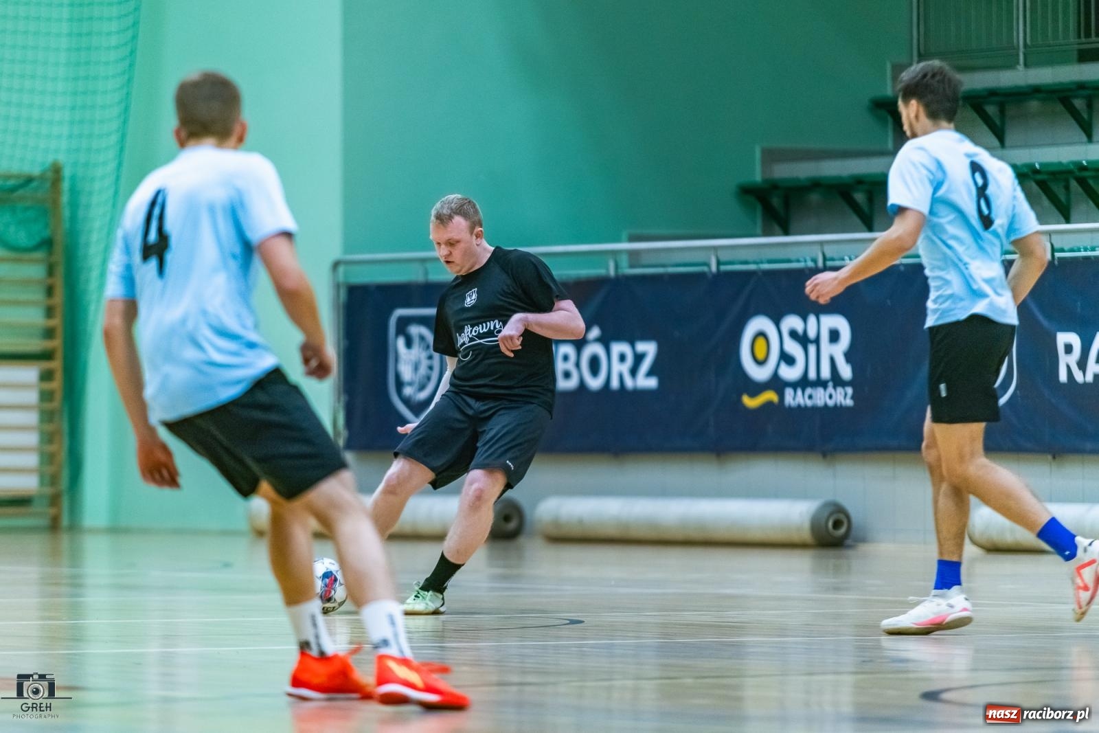 Zdjęcie w galerii na portalu naszraciborz.pl: HLPN. Wyrównane pojedynki na parkiecie hali przy Łąkowej [FOTO] wiadomości z regionu