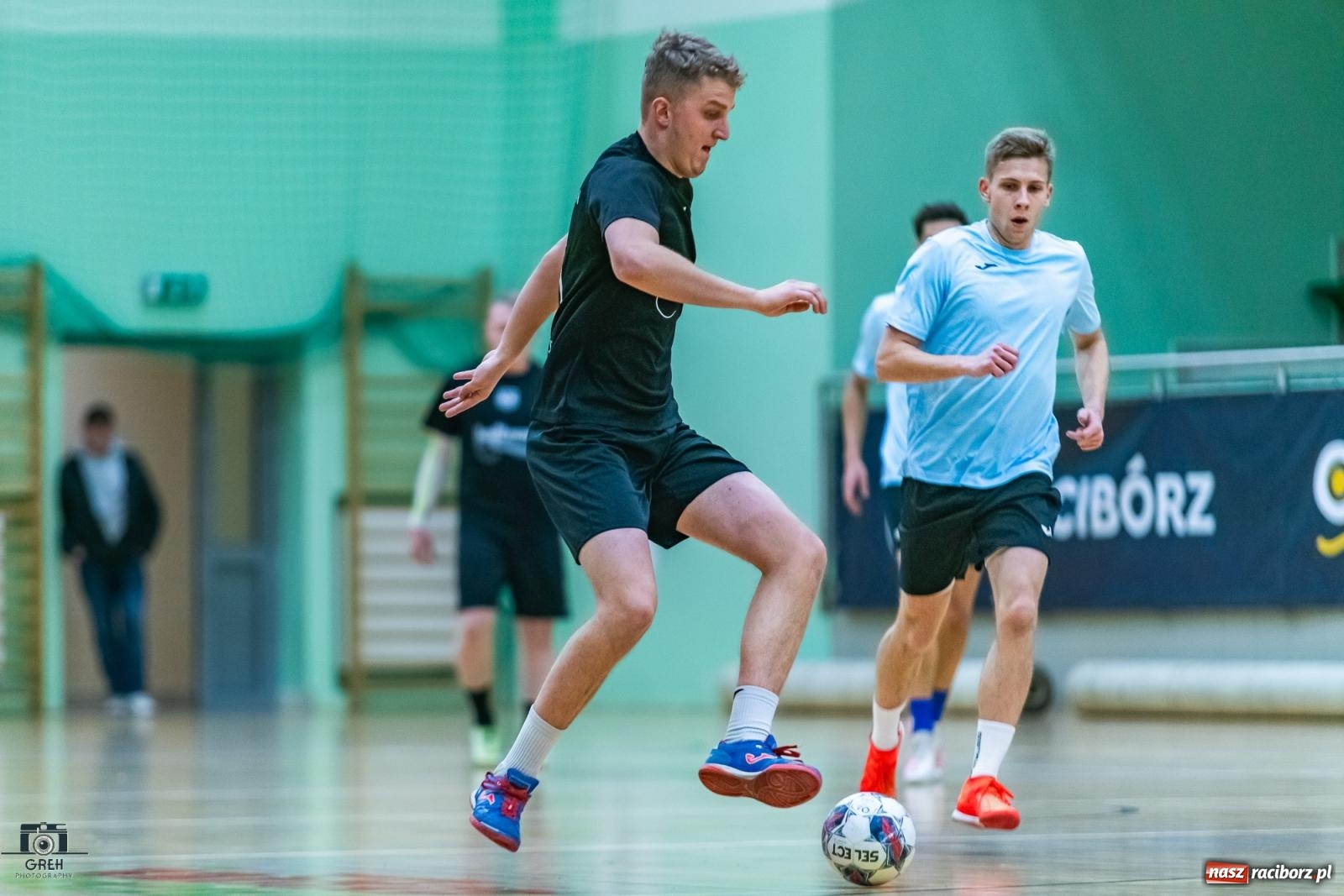 Zdjęcie w galerii na portalu naszraciborz.pl: HLPN. Wyrównane pojedynki na parkiecie hali przy Łąkowej [FOTO] wiadomości z regionu