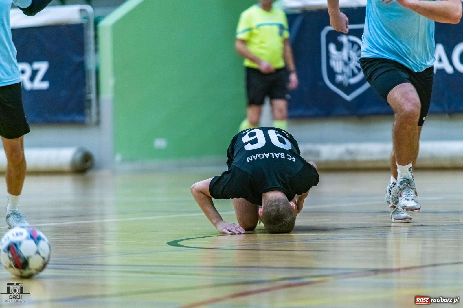 Zdjęcie w galerii na portalu naszraciborz.pl: HLPN. Wyrównane pojedynki na parkiecie hali przy Łąkowej [FOTO] wiadomości z regionu