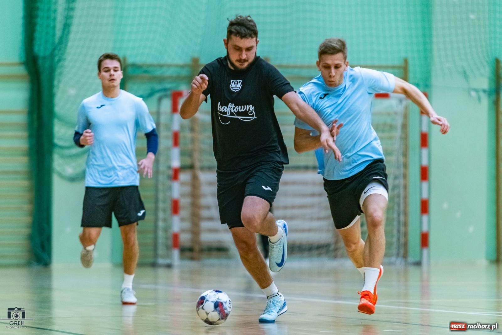 Zdjęcie w galerii na portalu naszraciborz.pl: HLPN. Wyrównane pojedynki na parkiecie hali przy Łąkowej [FOTO] wiadomości z regionu