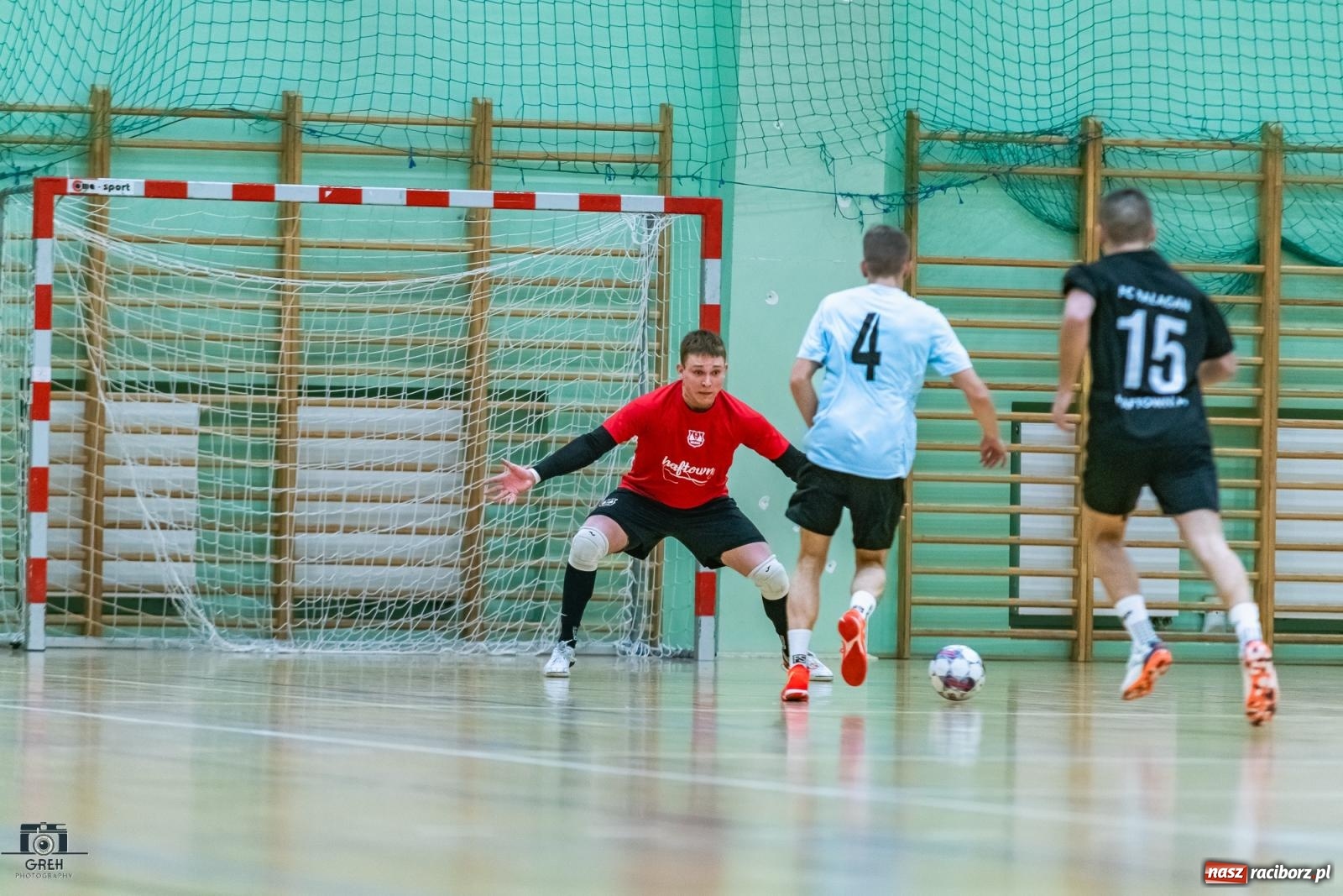 Zdjęcie w galerii na portalu naszraciborz.pl: HLPN. Wyrównane pojedynki na parkiecie hali przy Łąkowej [FOTO] wiadomości z regionu