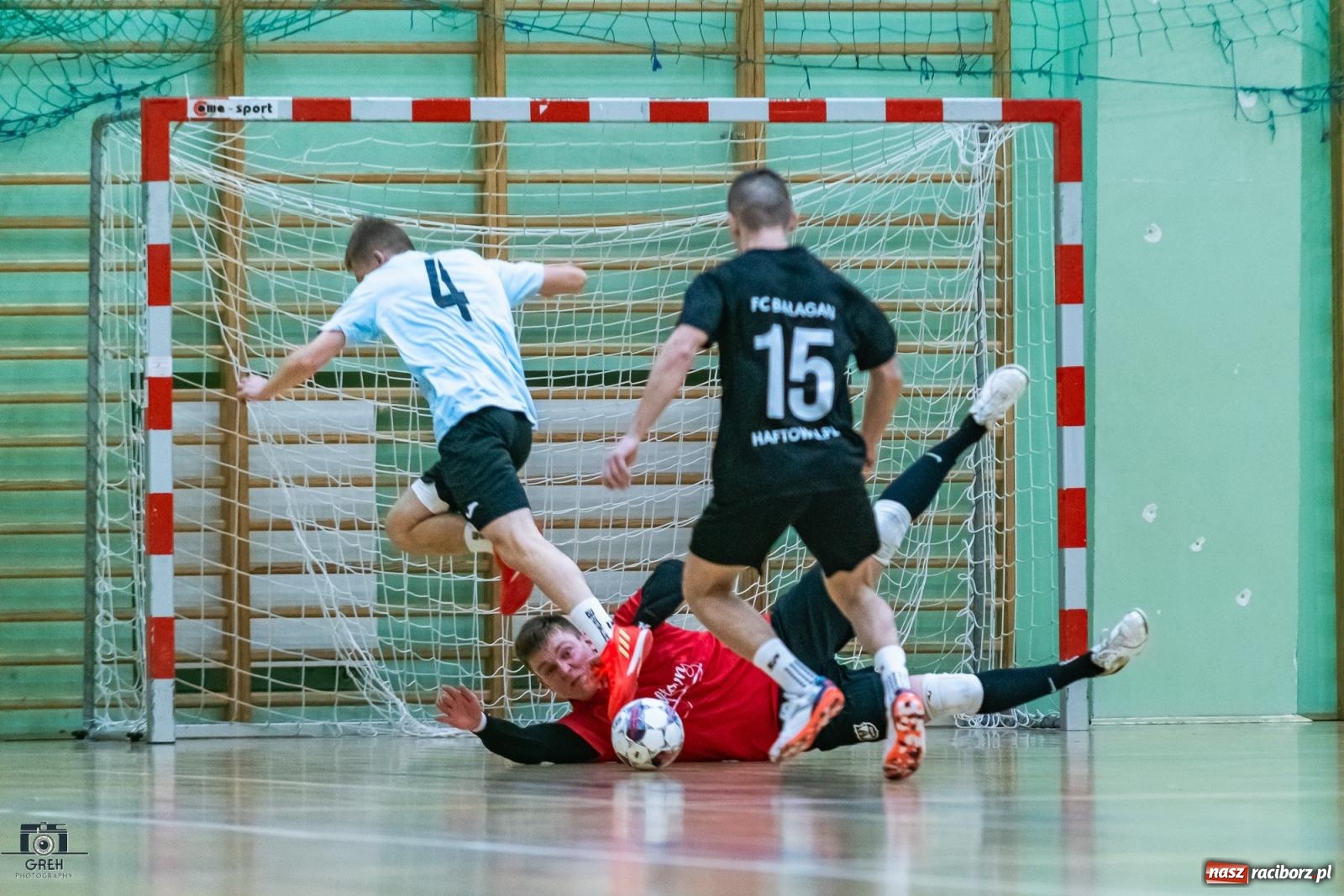 Zdjęcie w galerii na portalu naszraciborz.pl: HLPN. Wyrównane pojedynki na parkiecie hali przy Łąkowej [FOTO] wiadomości z regionu