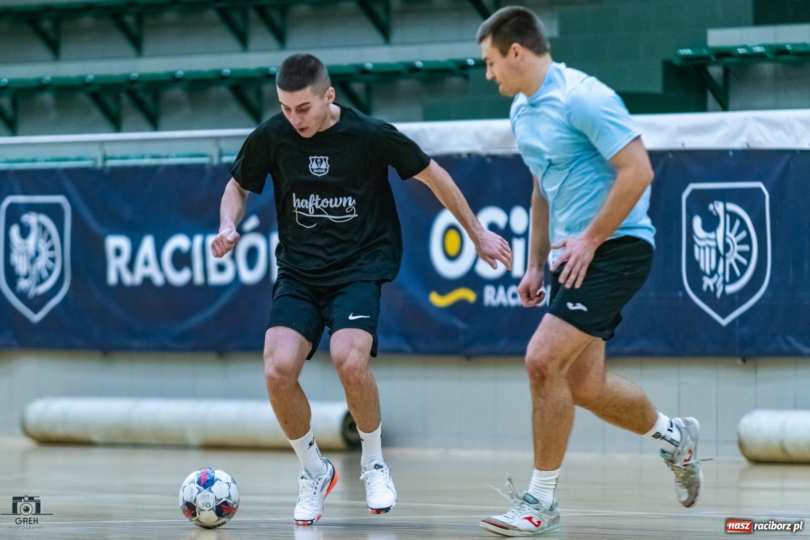 Zdjęcie w galerii na portalu naszraciborz.pl: HLPN. Wyrównane pojedynki na parkiecie hali przy Łąkowej [FOTO] wiadomości z regionu