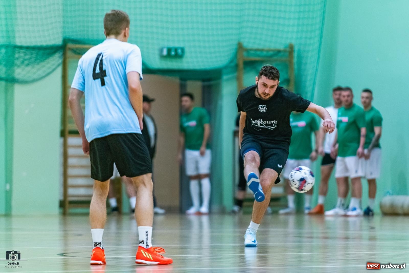 Zdjęcie w galerii na portalu naszraciborz.pl: HLPN. Wyrównane pojedynki na parkiecie hali przy Łąkowej [FOTO] wiadomości z regionu