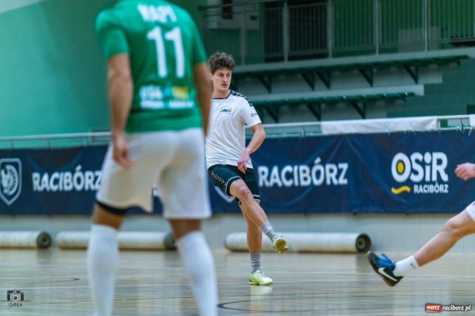 Zdjęcie w galerii na portalu naszraciborz.pl: HLPN. Wyrównane pojedynki na parkiecie hali przy Łąkowej [FOTO] wiadomości z regionu