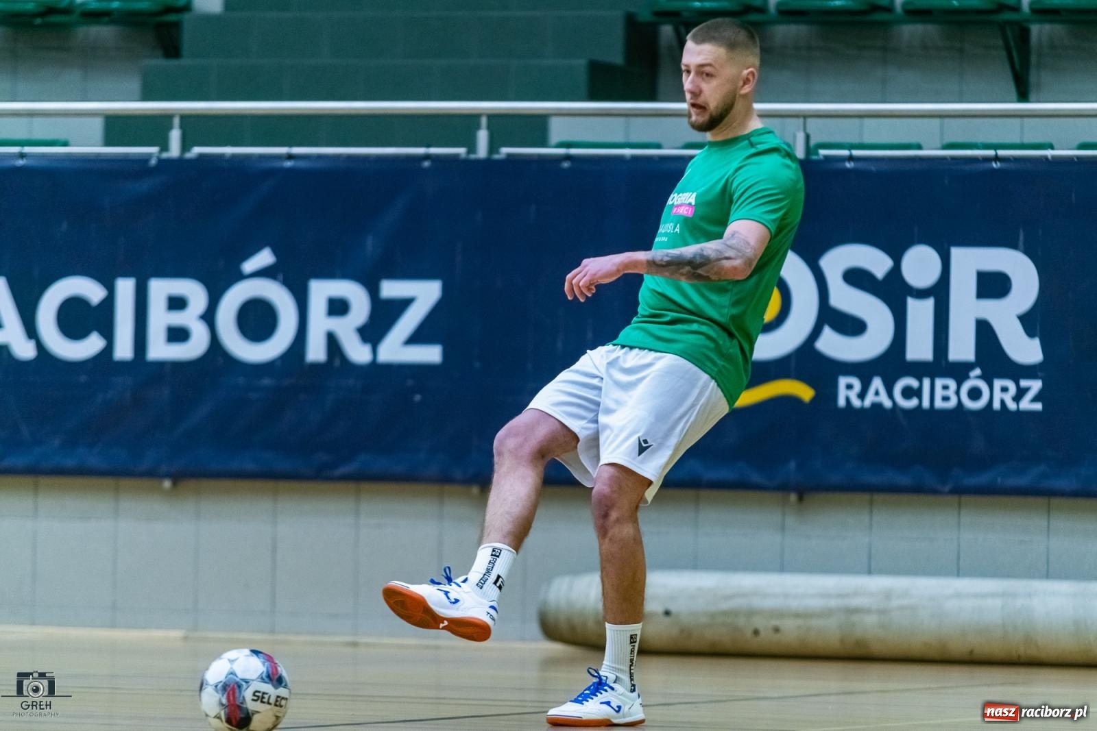 Zdjęcie w galerii na portalu naszraciborz.pl: HLPN. Wyrównane pojedynki na parkiecie hali przy Łąkowej [FOTO] wiadomości z regionu