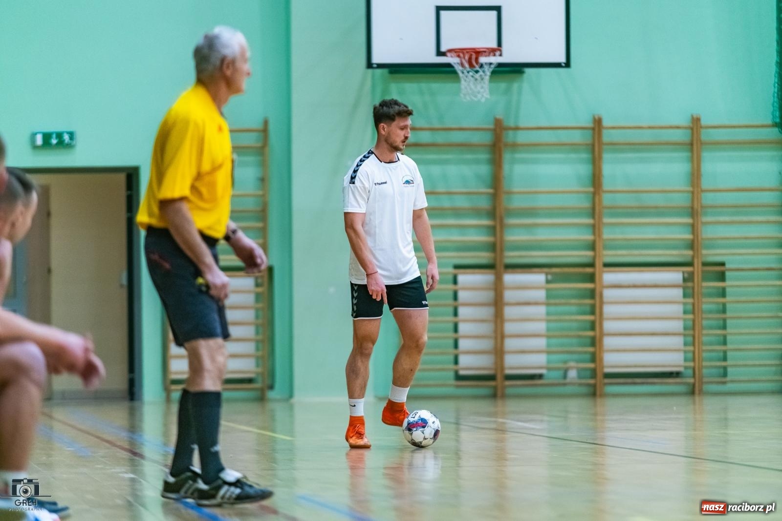 Zdjęcie w galerii na portalu naszraciborz.pl: HLPN. Wyrównane pojedynki na parkiecie hali przy Łąkowej [FOTO] wiadomości z regionu