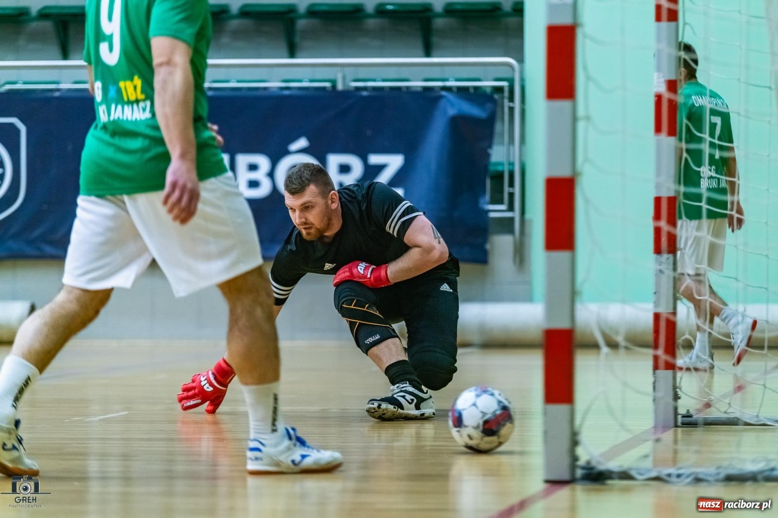 Zdjęcie w galerii na portalu naszraciborz.pl: HLPN. Wyrównane pojedynki na parkiecie hali przy Łąkowej [FOTO] wiadomości z regionu