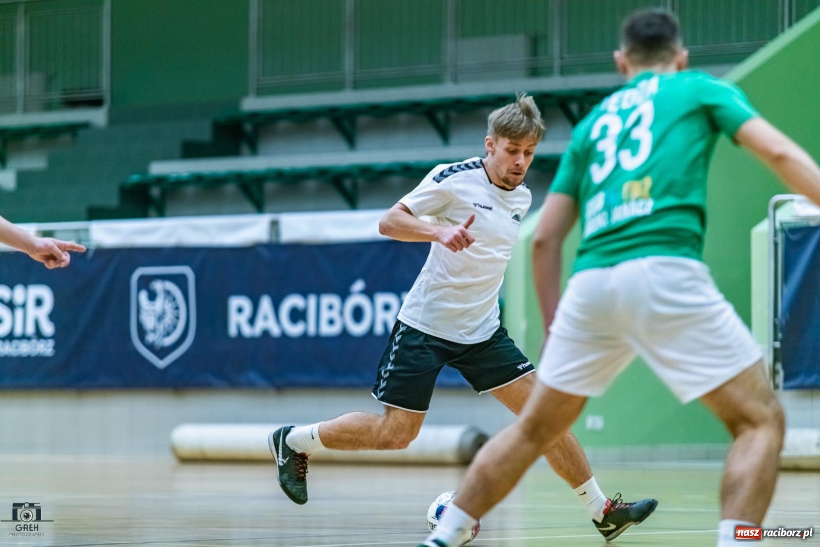 Zdjęcie w galerii na portalu naszraciborz.pl: HLPN. Wyrównane pojedynki na parkiecie hali przy Łąkowej [FOTO] wiadomości z regionu
