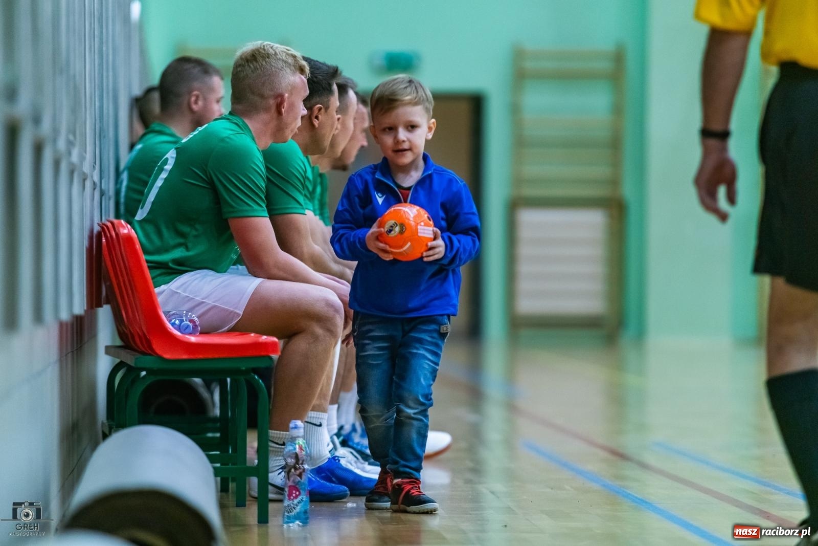 Zdjęcie w galerii na portalu naszraciborz.pl: HLPN. Wyrównane pojedynki na parkiecie hali przy Łąkowej [FOTO] wiadomości z regionu